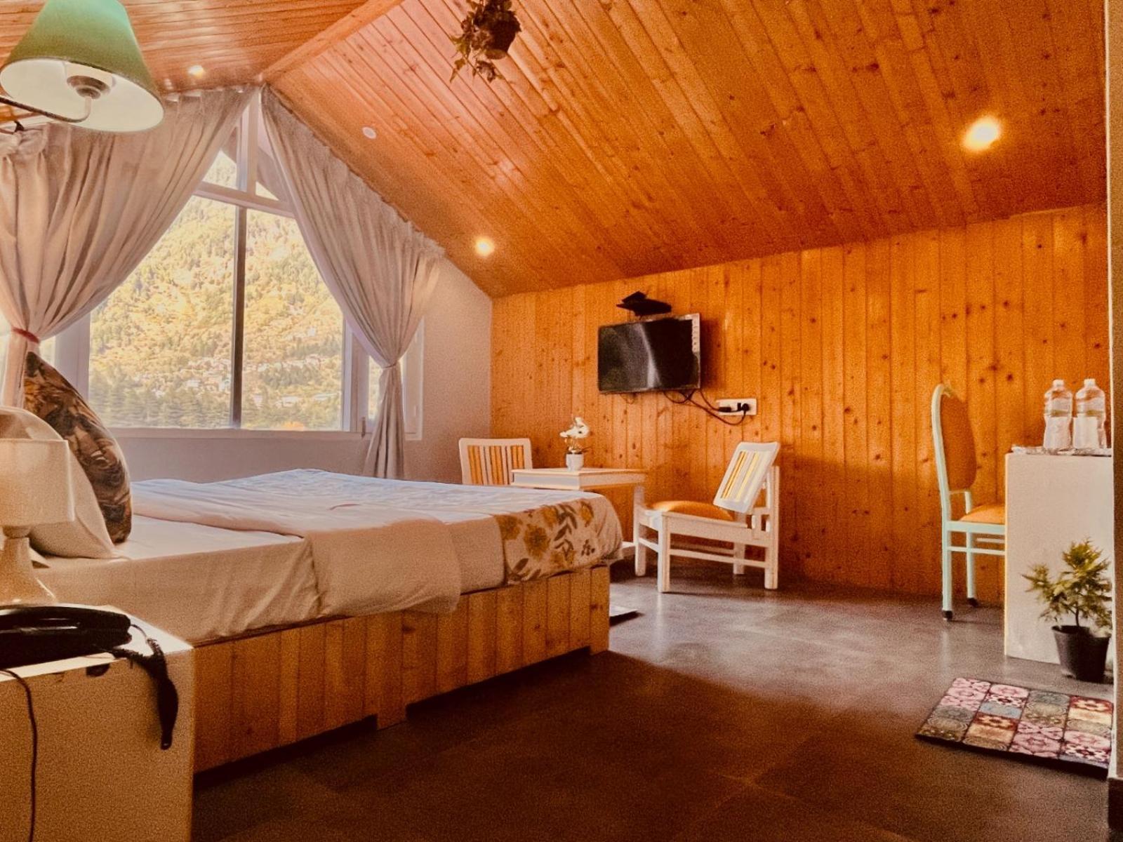 Hadimba Hill View By Hadimba Palace, Manali - Premium Room ! Family Hotel ! Parking ! Near Hadimba Temple Bagian luar foto