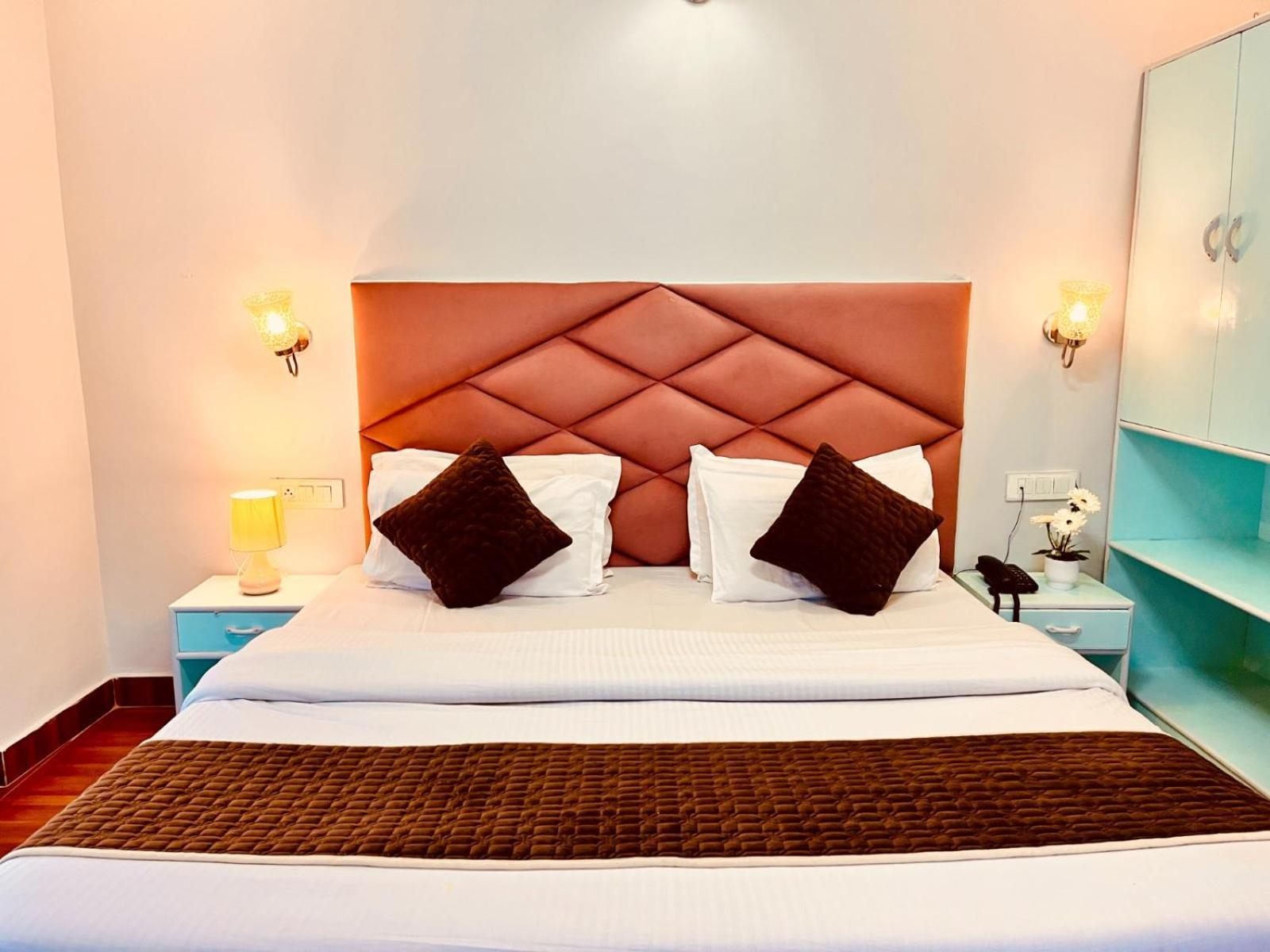 Hadimba Hill View By Hadimba Palace, Manali - Premium Room ! Family Hotel ! Parking ! Near Hadimba Temple Bagian luar foto