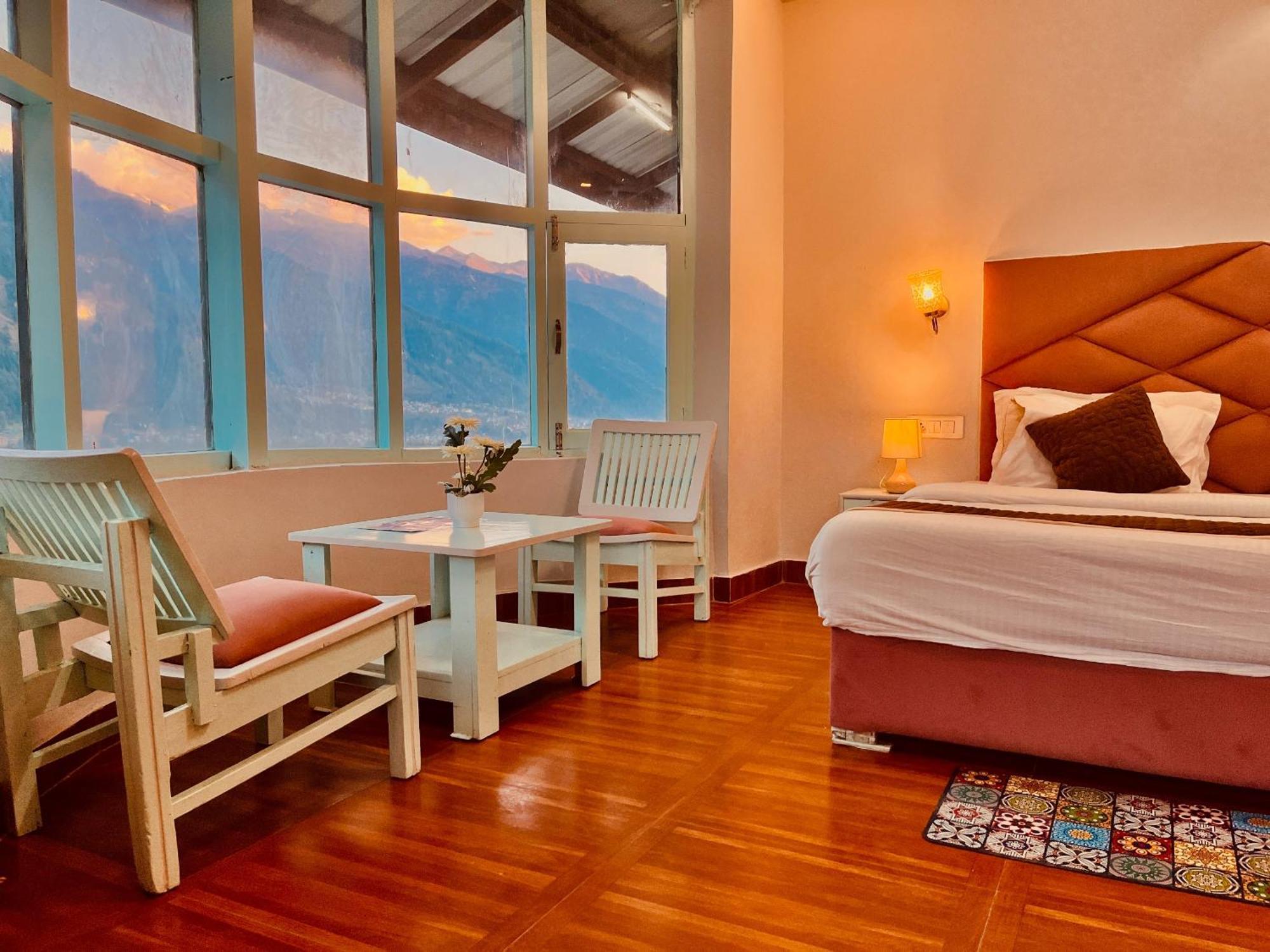 Hadimba Hill View By Hadimba Palace, Manali - Premium Room ! Family Hotel ! Parking ! Near Hadimba Temple Bagian luar foto
