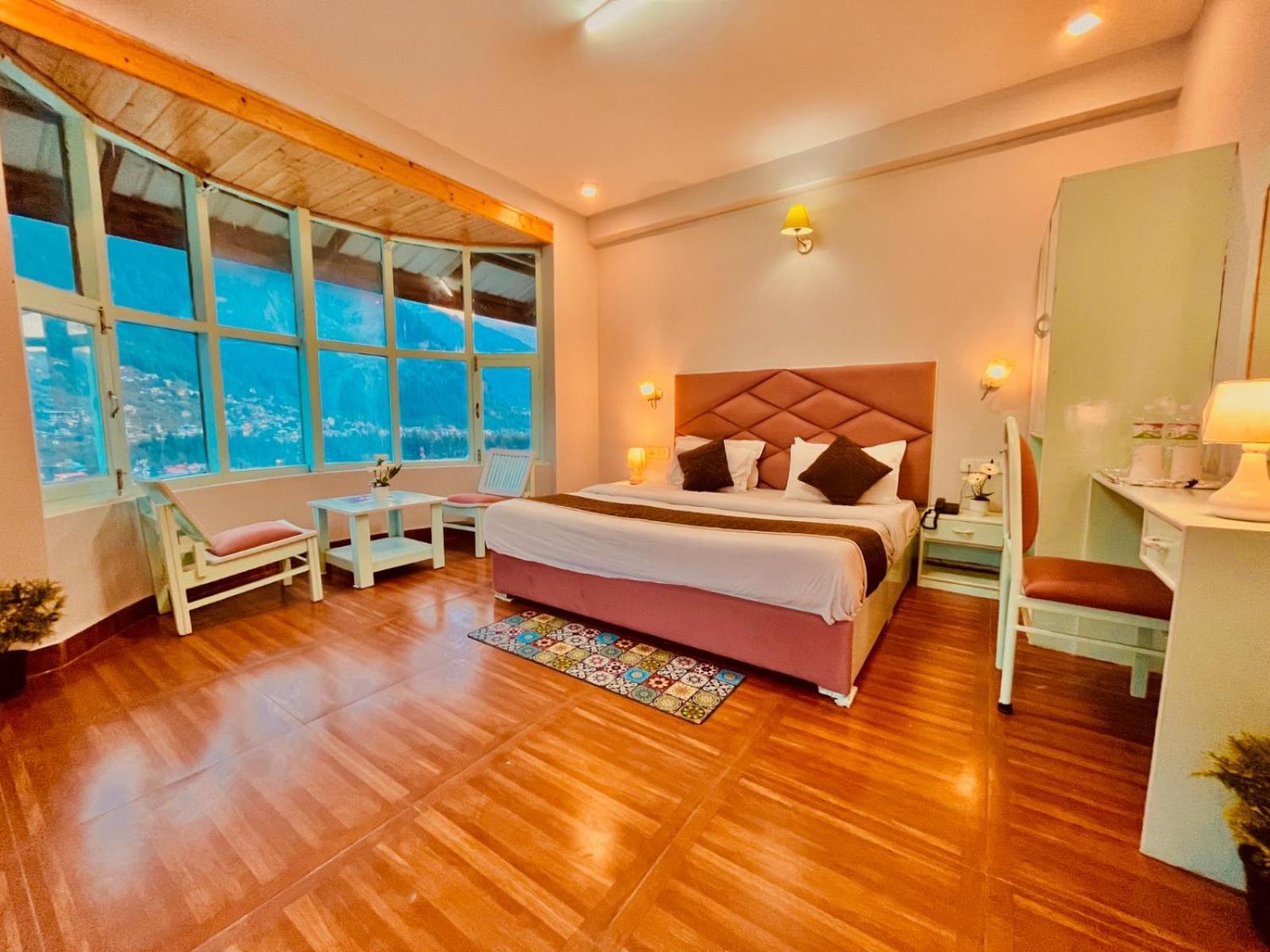 Hadimba Hill View By Hadimba Palace, Manali - Premium Room ! Family Hotel ! Parking ! Near Hadimba Temple Bagian luar foto