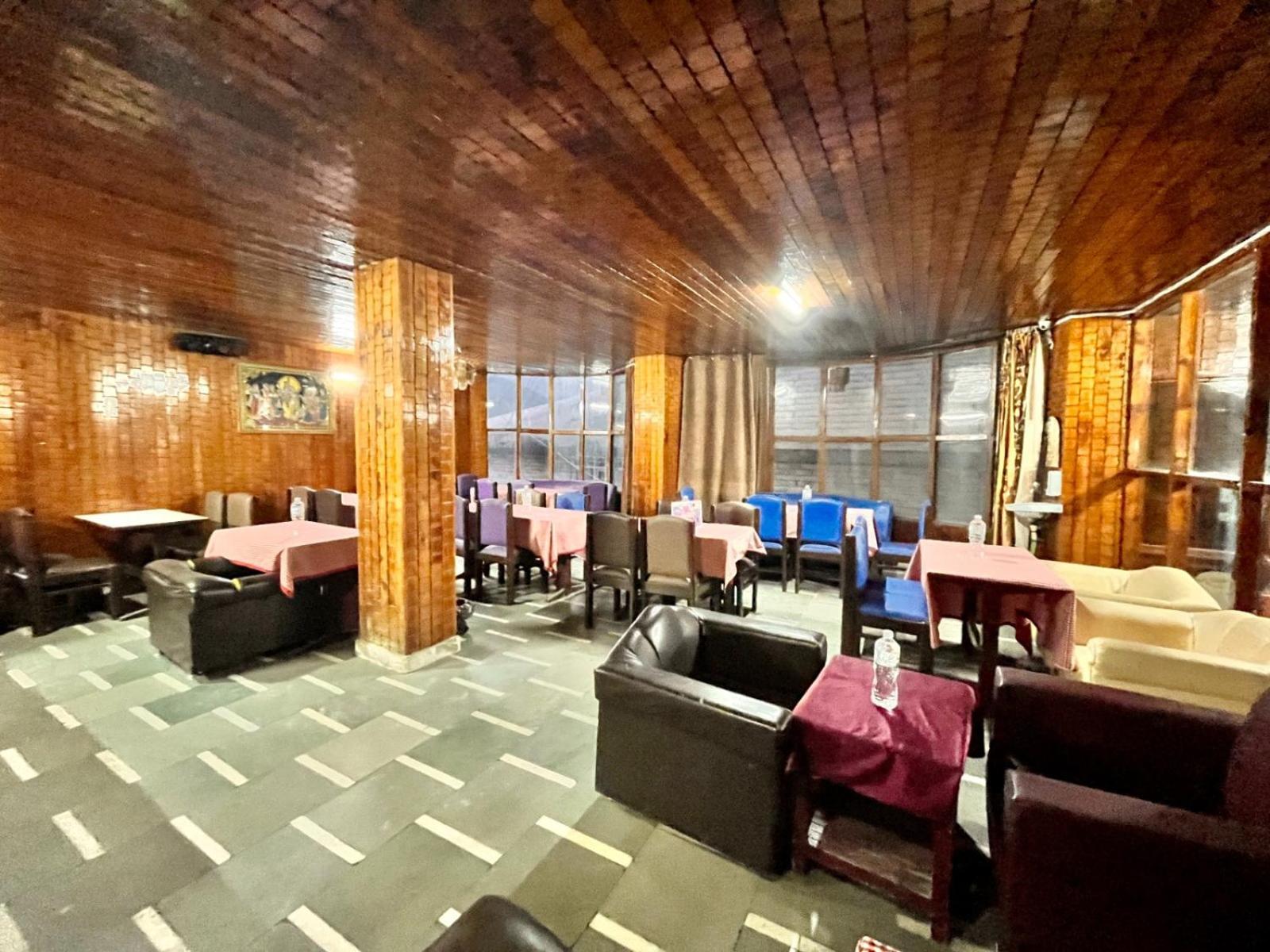 Hadimba Hill View By Hadimba Palace, Manali - Premium Room ! Family Hotel ! Parking ! Near Hadimba Temple Bagian luar foto