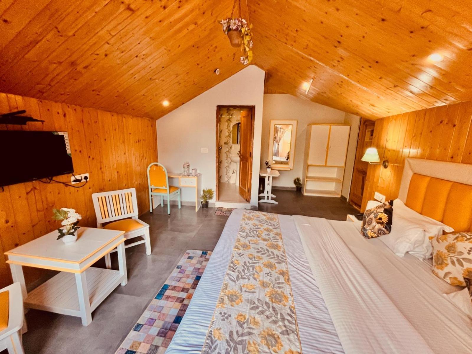 Hadimba Hill View By Hadimba Palace, Manali - Premium Room ! Family Hotel ! Parking ! Near Hadimba Temple Bagian luar foto