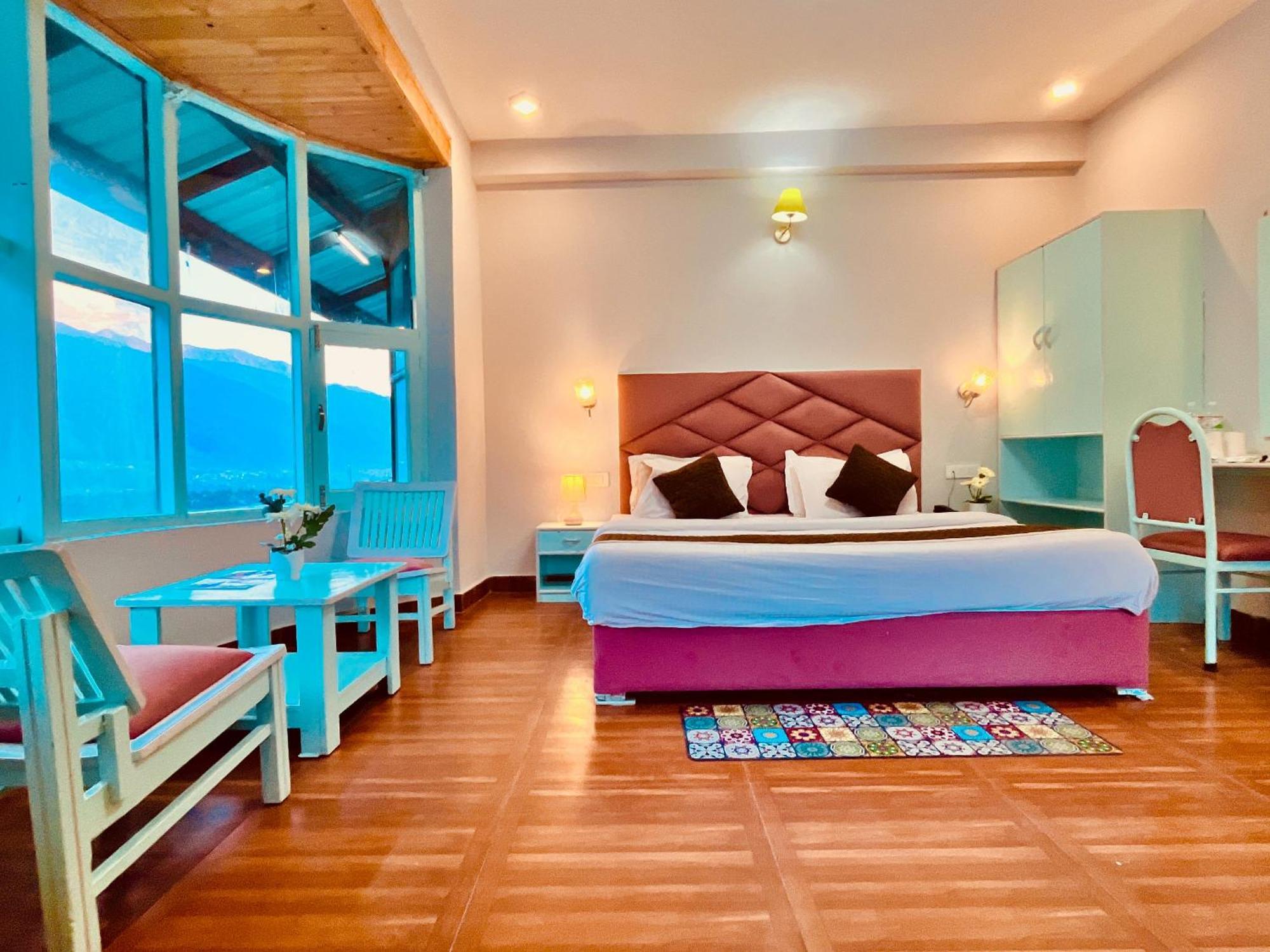 Hadimba Hill View By Hadimba Palace, Manali - Premium Room ! Family Hotel ! Parking ! Near Hadimba Temple Bagian luar foto