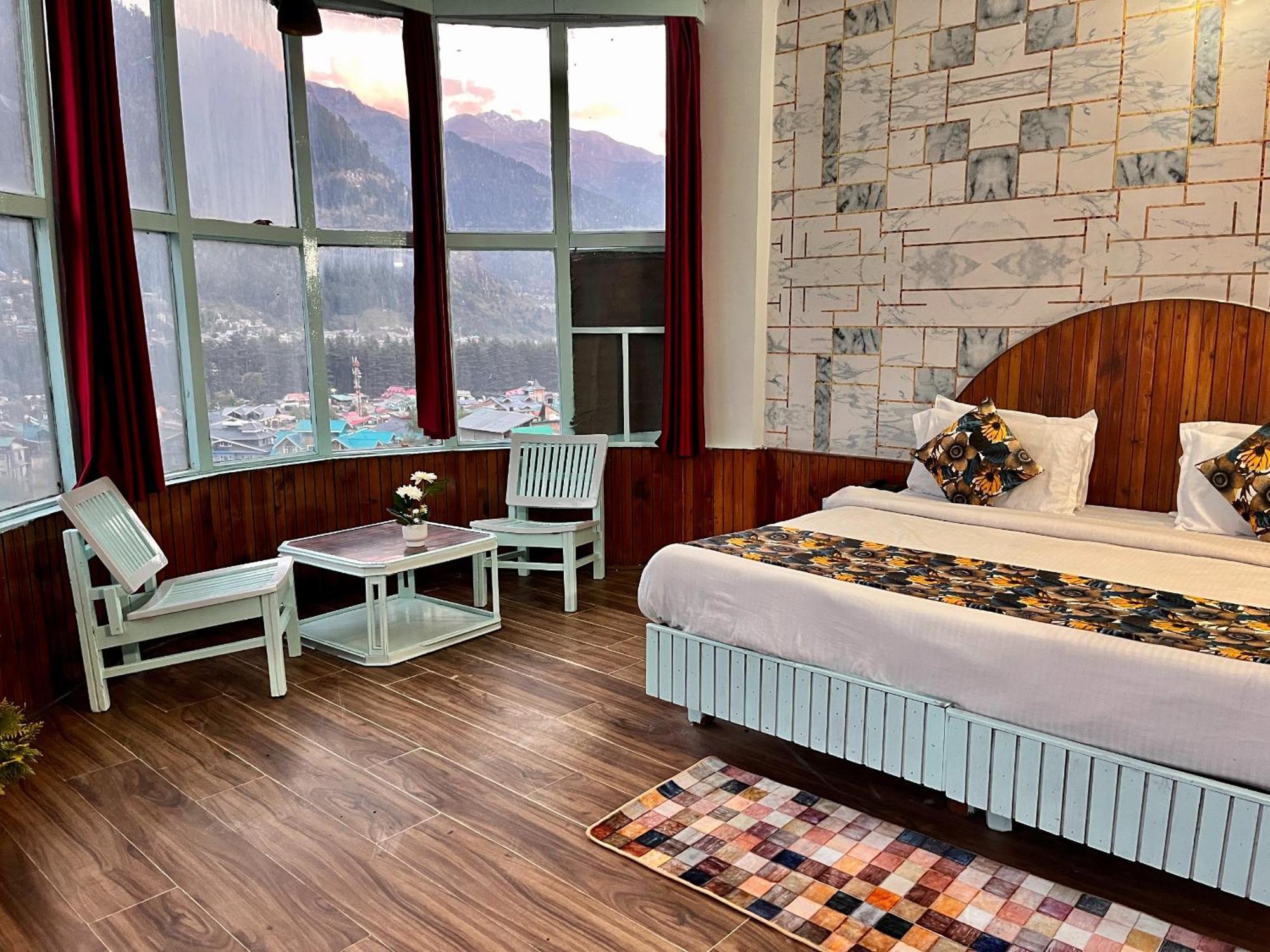 Hadimba Hill View By Hadimba Palace, Manali - Premium Room ! Family Hotel ! Parking ! Near Hadimba Temple Bagian luar foto