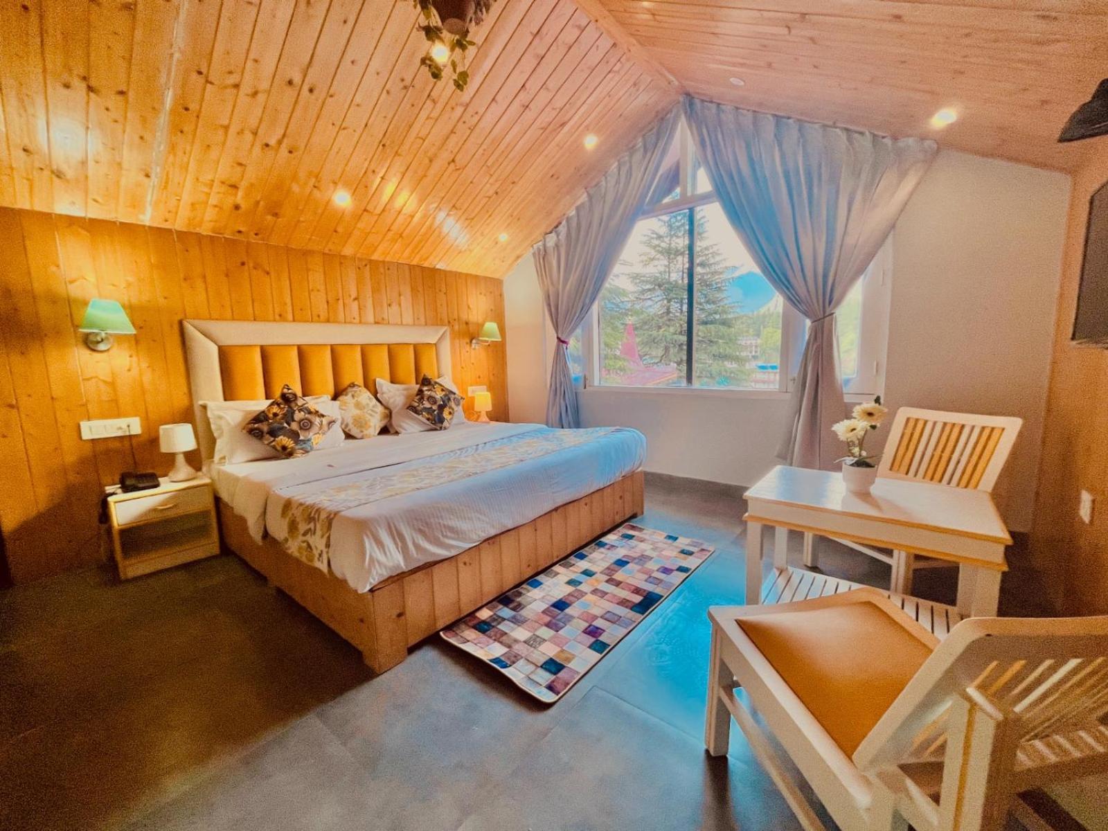 Hadimba Hill View By Hadimba Palace, Manali - Premium Room ! Family Hotel ! Parking ! Near Hadimba Temple Bagian luar foto