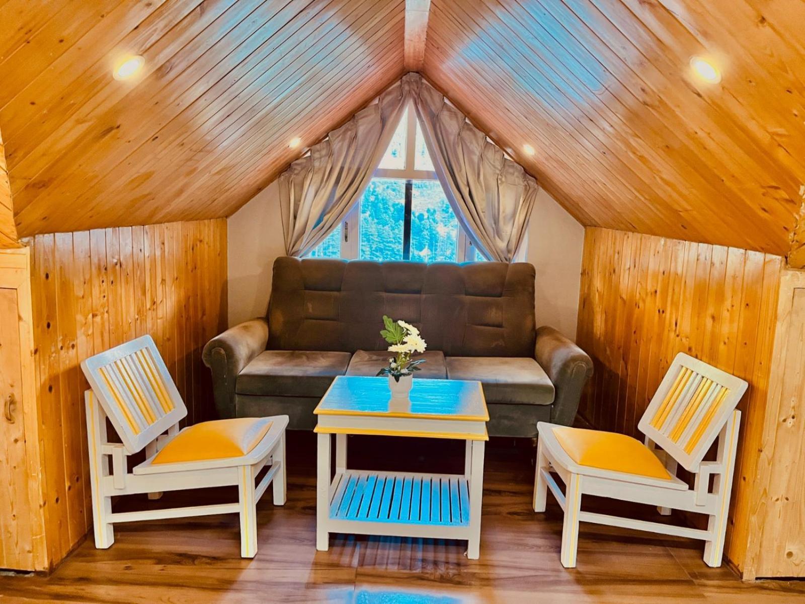 Hadimba Hill View By Hadimba Palace, Manali - Premium Room ! Family Hotel ! Parking ! Near Hadimba Temple Bagian luar foto