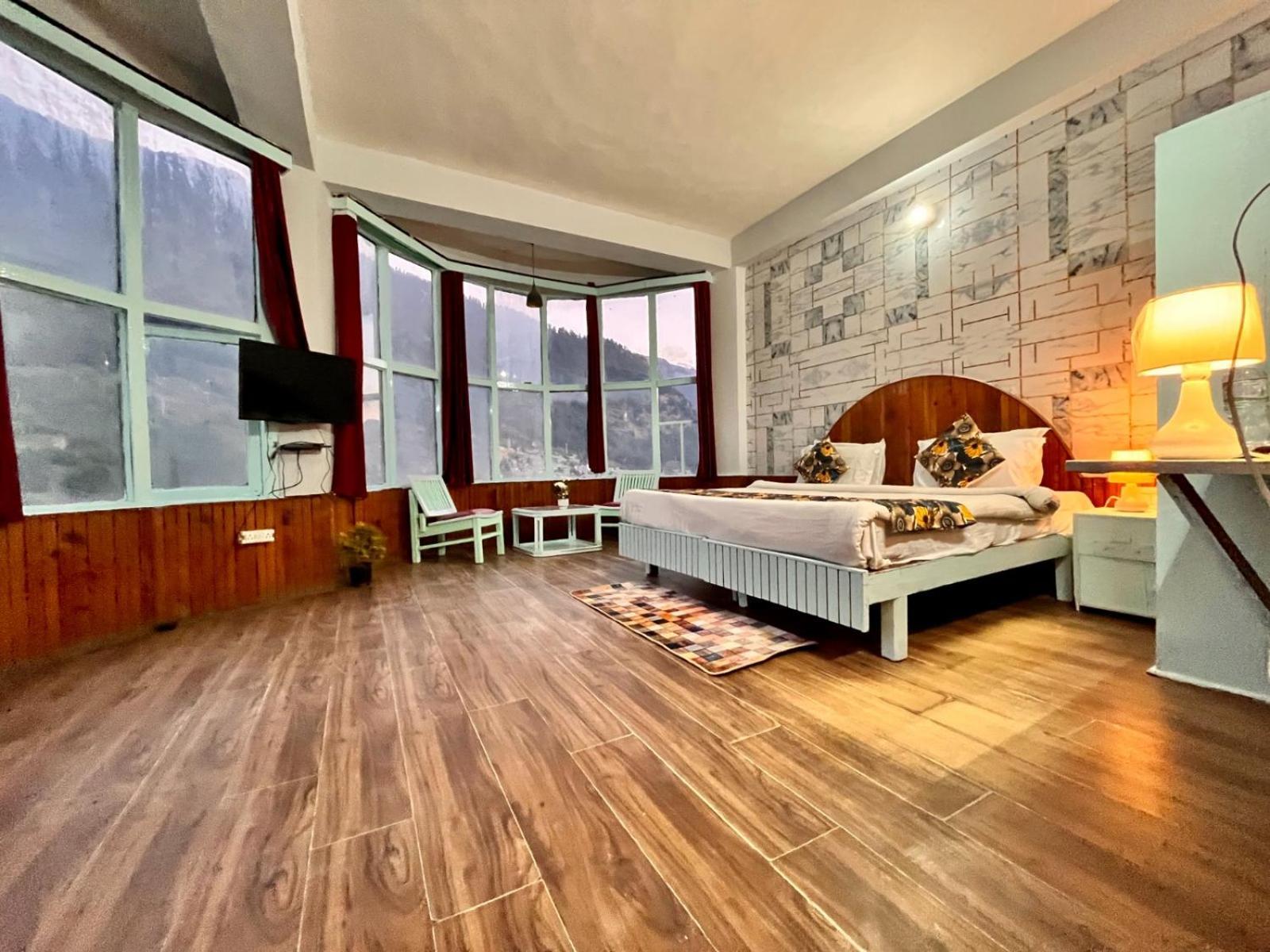 Hadimba Hill View By Hadimba Palace, Manali - Premium Room ! Family Hotel ! Parking ! Near Hadimba Temple Bagian luar foto