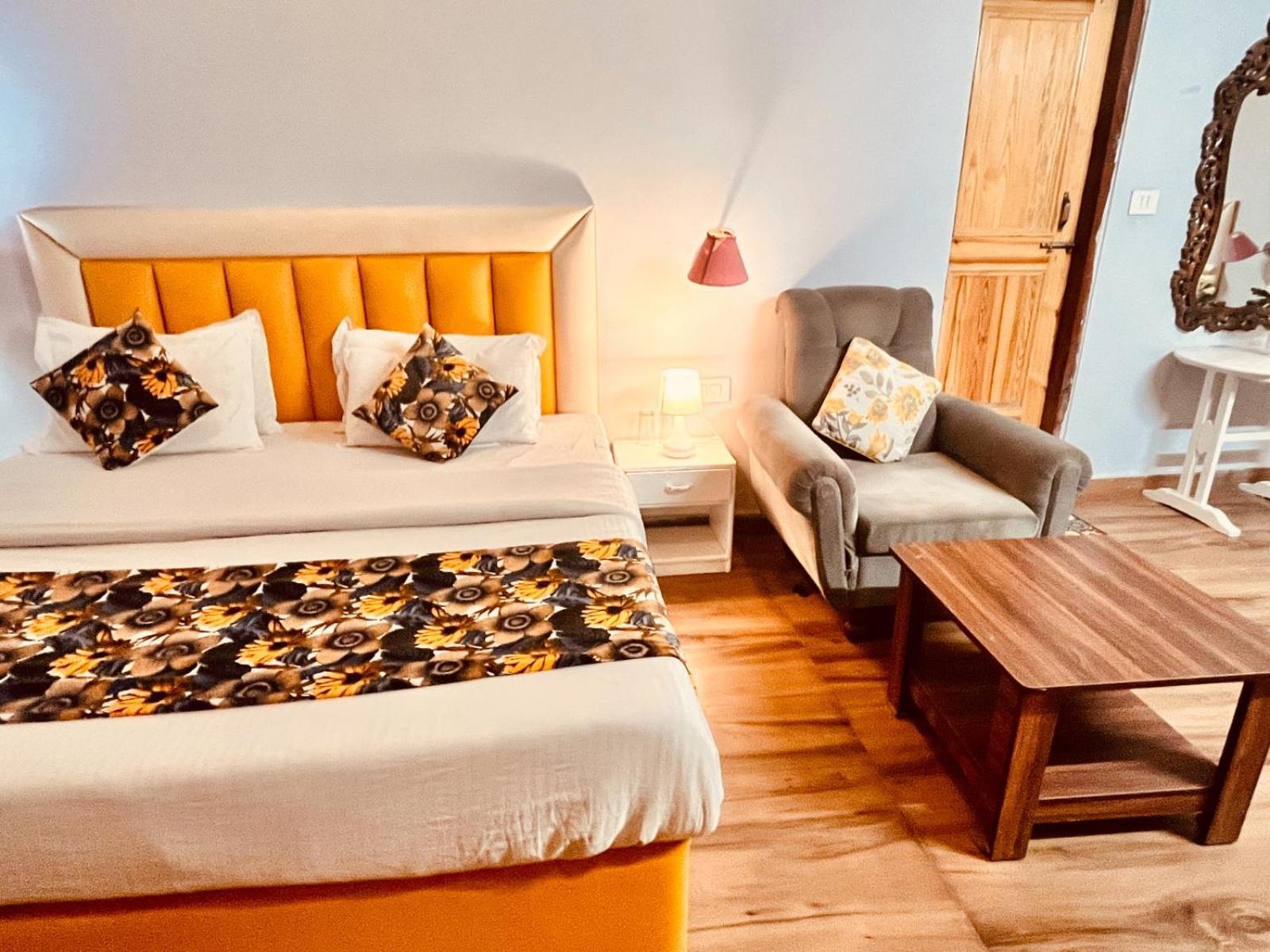 Hadimba Hill View By Hadimba Palace, Manali - Premium Room ! Family Hotel ! Parking ! Near Hadimba Temple Bagian luar foto