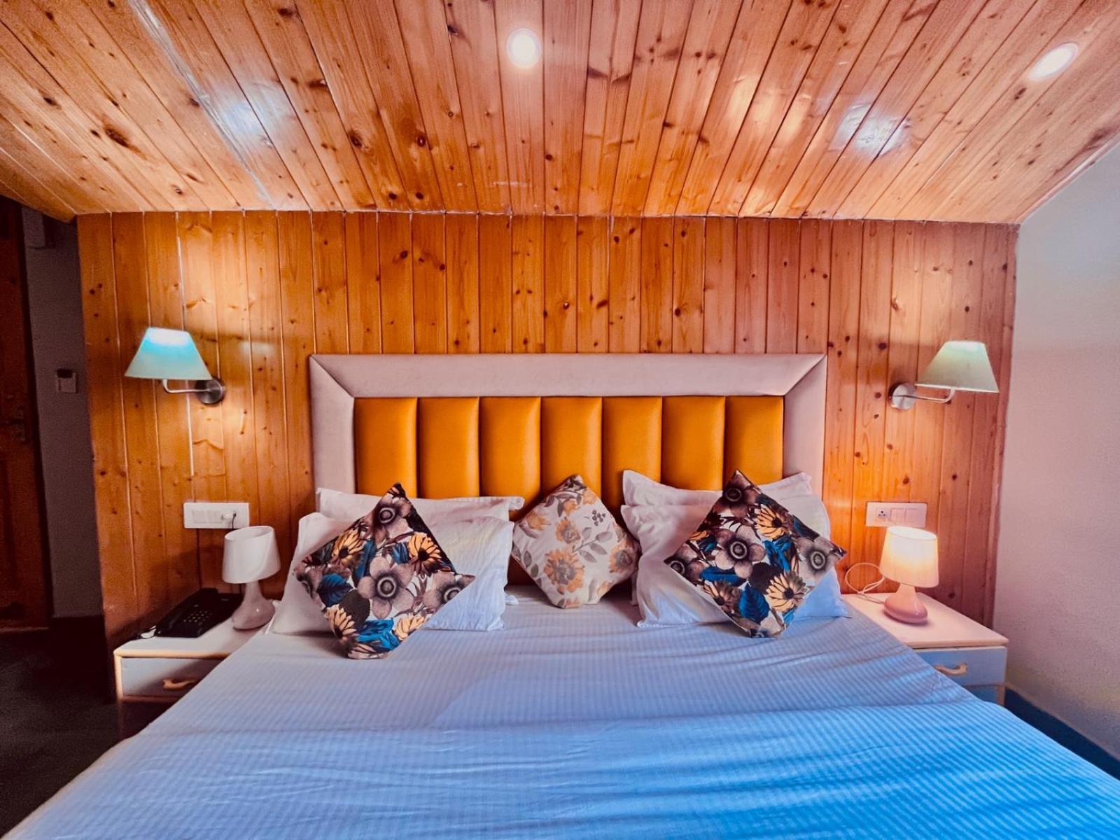 Hadimba Hill View By Hadimba Palace, Manali - Premium Room ! Family Hotel ! Parking ! Near Hadimba Temple Bagian luar foto