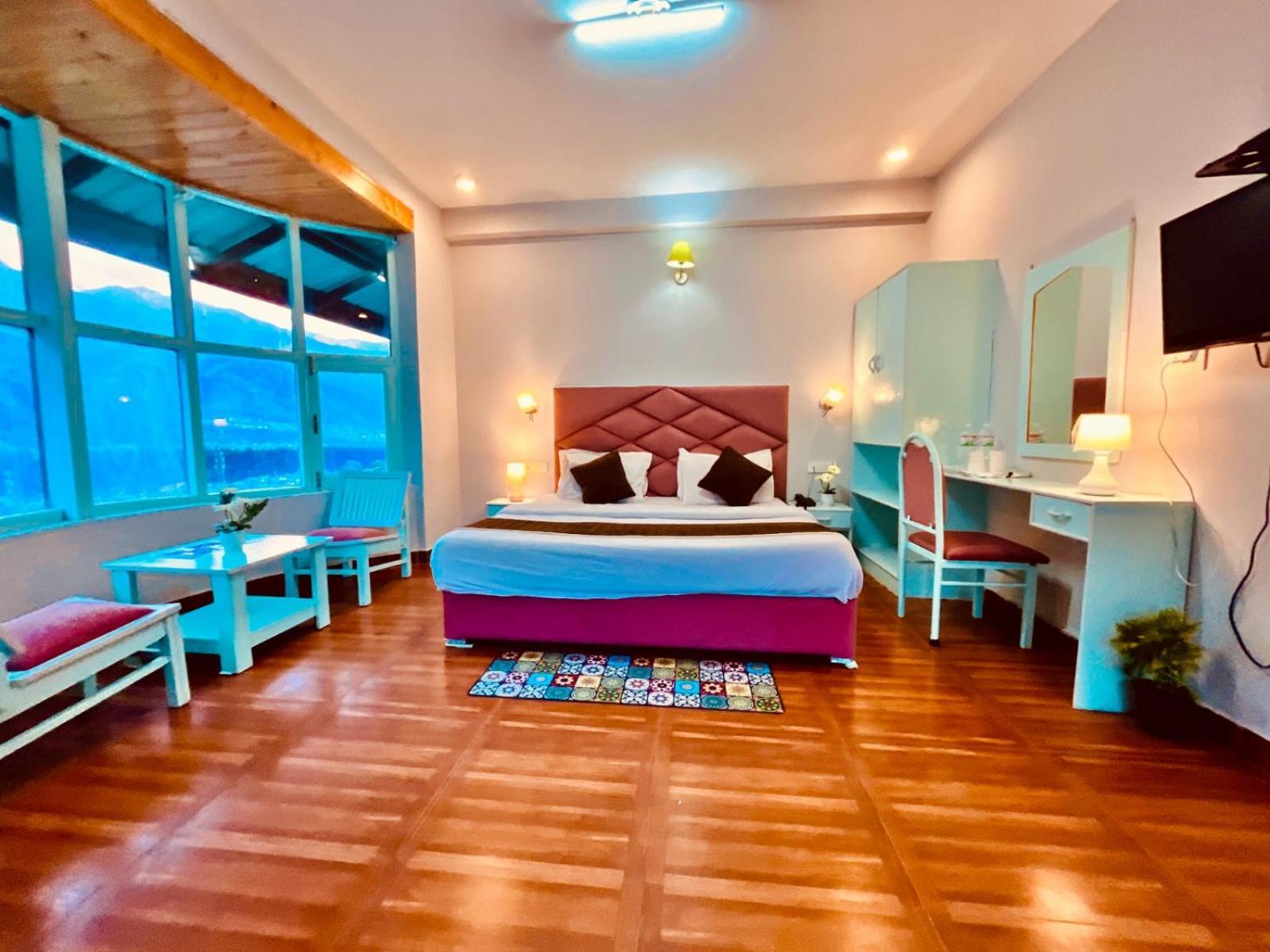 Hadimba Hill View By Hadimba Palace, Manali - Premium Room ! Family Hotel ! Parking ! Near Hadimba Temple Bagian luar foto