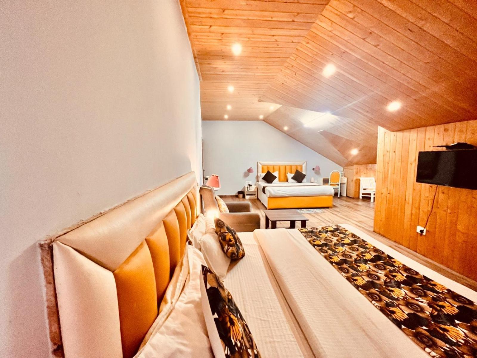 Hadimba Hill View By Hadimba Palace, Manali - Premium Room ! Family Hotel ! Parking ! Near Hadimba Temple Bagian luar foto