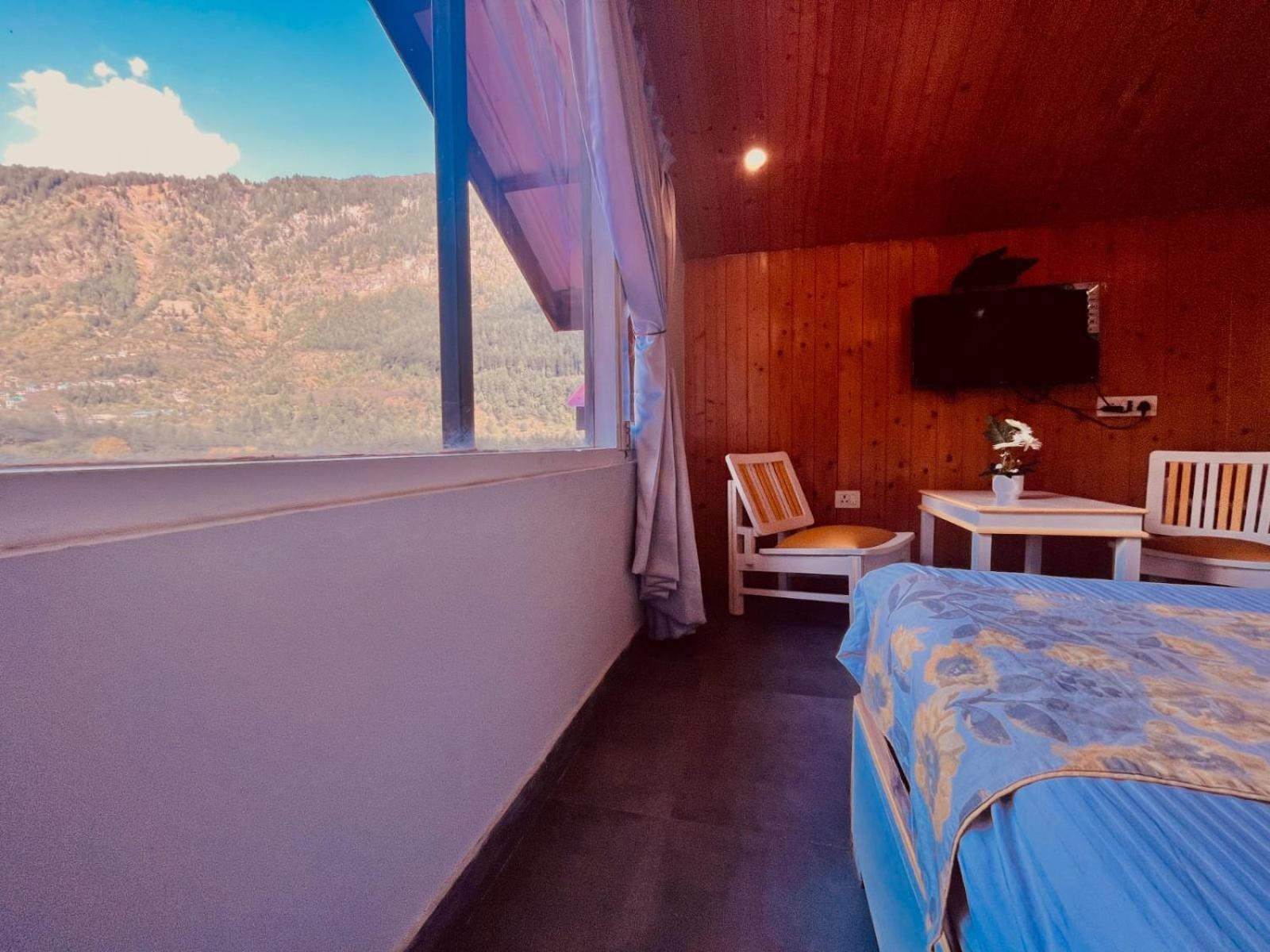 Hadimba Hill View By Hadimba Palace, Manali - Premium Room ! Family Hotel ! Parking ! Near Hadimba Temple Bagian luar foto