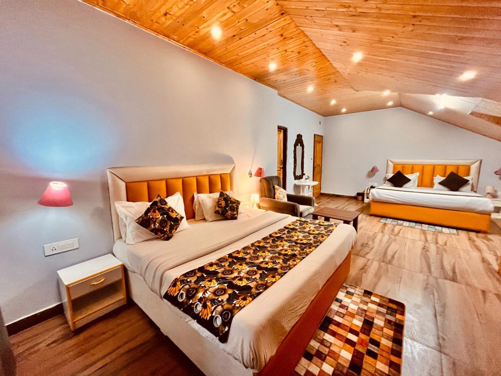 Hadimba Hill View By Hadimba Palace, Manali - Premium Room ! Family Hotel ! Parking ! Near Hadimba Temple Bagian luar foto