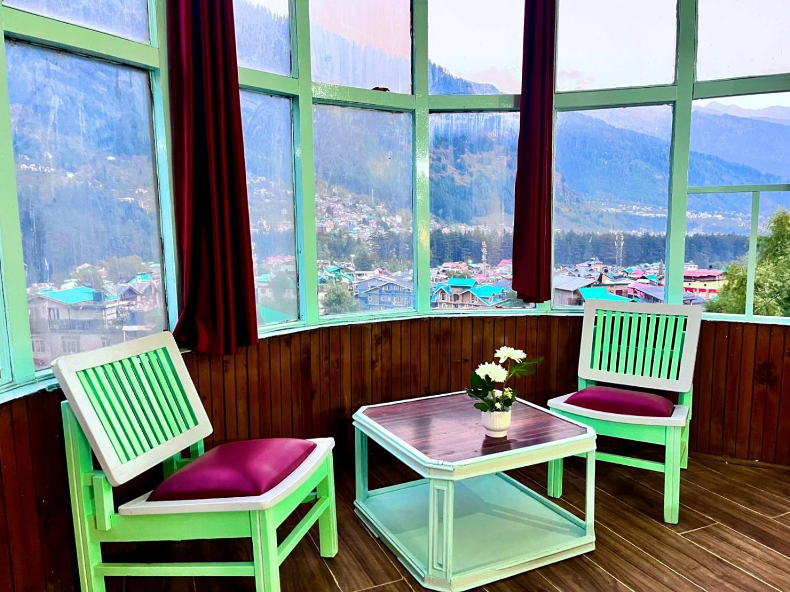 Hadimba Hill View By Hadimba Palace, Manali - Premium Room ! Family Hotel ! Parking ! Near Hadimba Temple Bagian luar foto